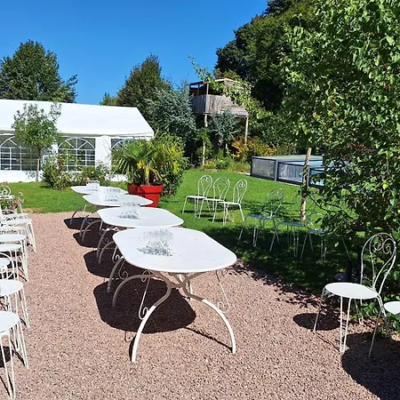 Au Puy Des Verites Frühstückspension