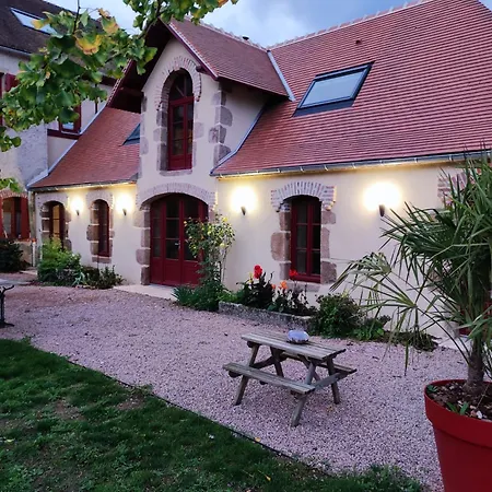 Au Puy Des Verites Frühstückspension *