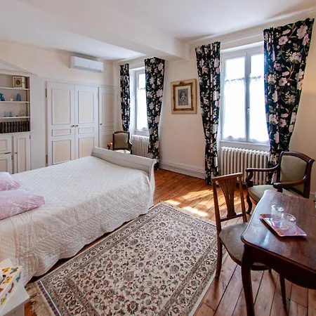 Au Puy Des Verites 3*