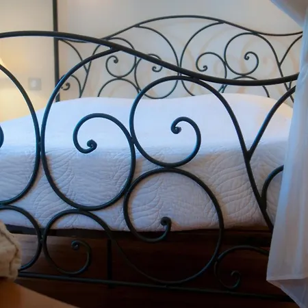 Au Puy Des Verites B&B