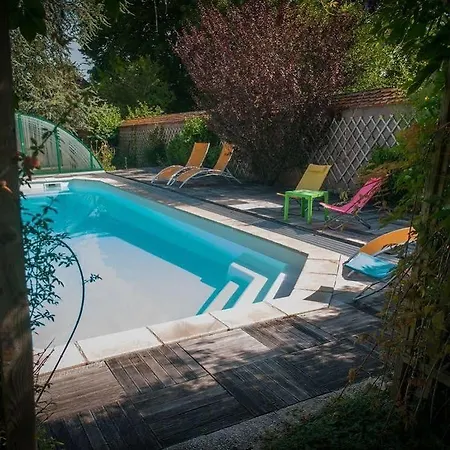 Au Puy Des Verites Bed & Breakfast Lapalisse