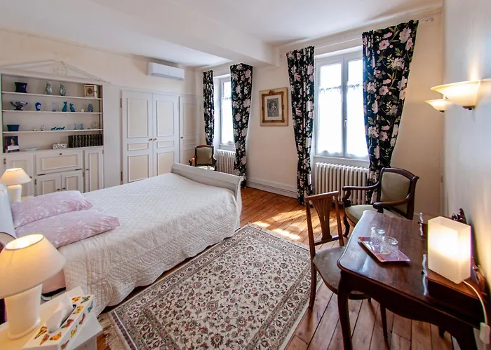 Au Puy Des Verites 3*